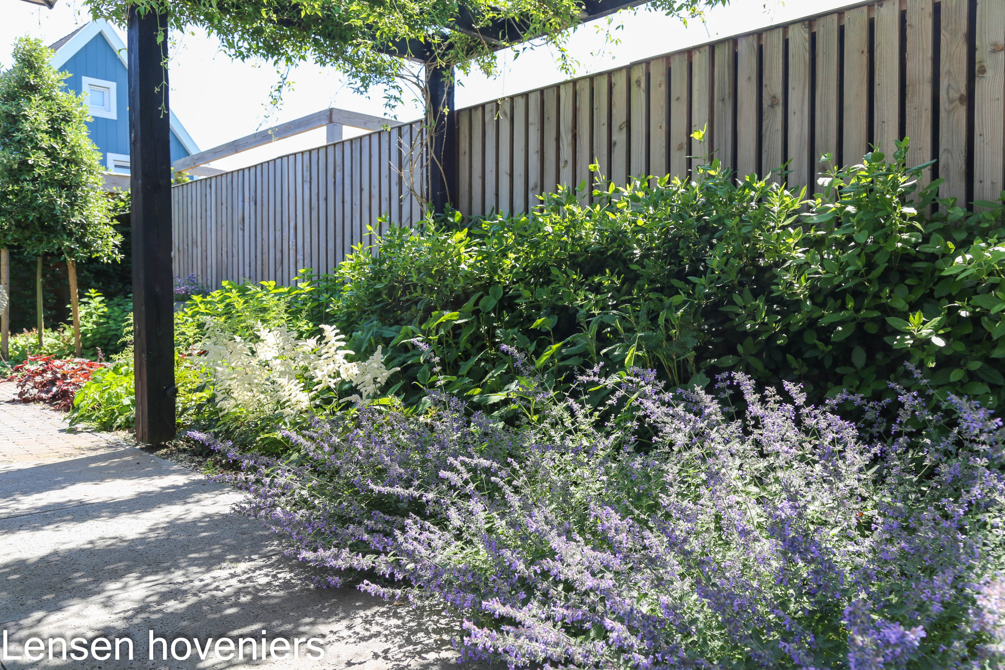 Sfeervolle moderne tuin - Lensen