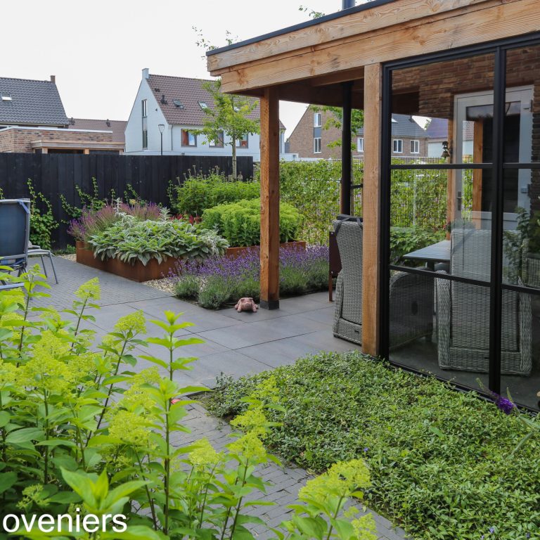 Lensen hoveniers, over ons, tuinman, tuinvrouw, hoveniers