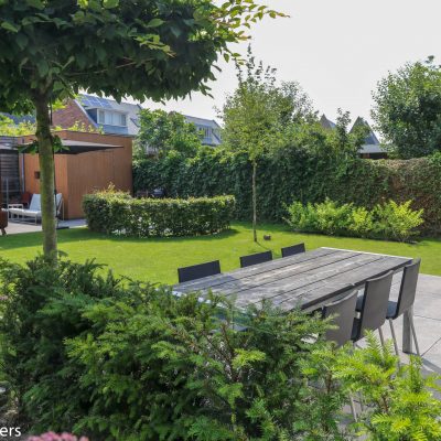 Moderne groene tuin Arnhem 2
